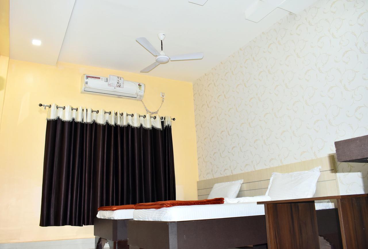 Hotel Triveni Balangir Экстерьер фото