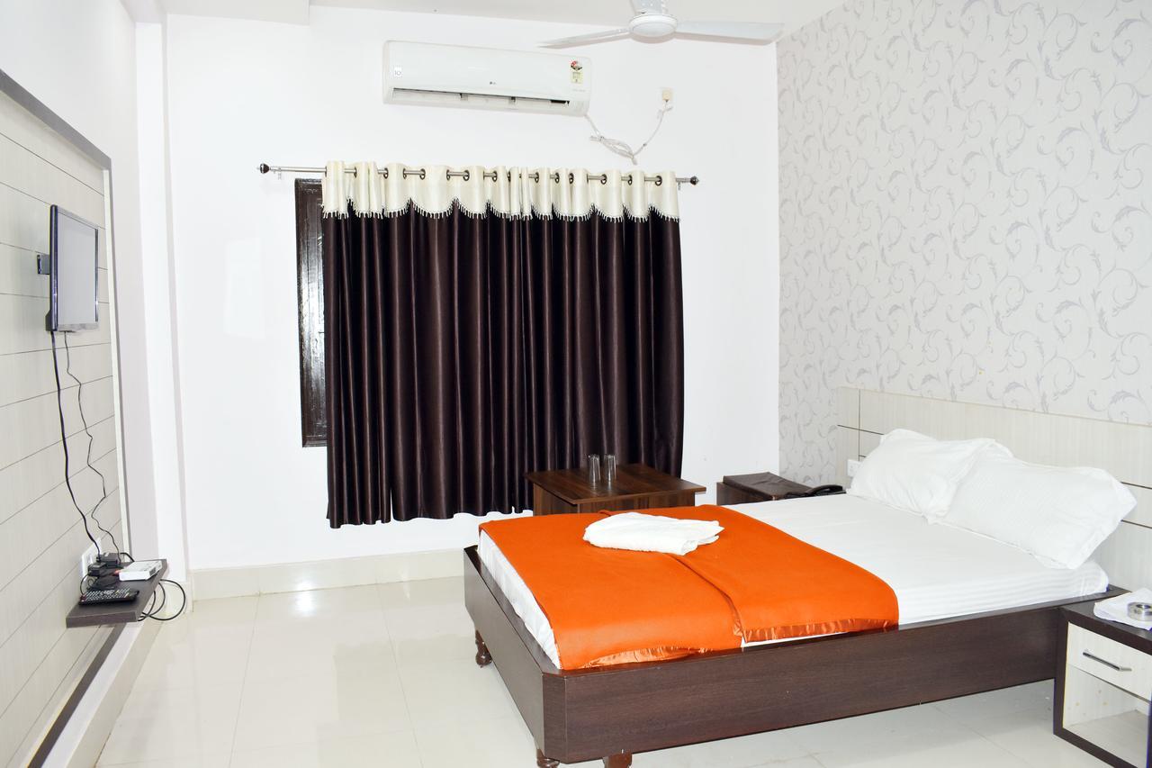 Hotel Triveni Balangir Экстерьер фото