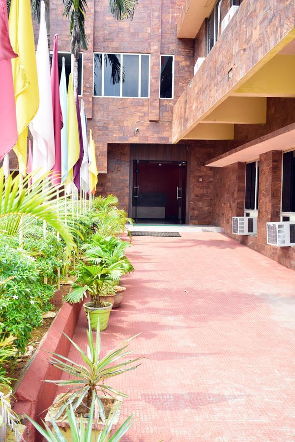 Hotel Triveni Balangir Экстерьер фото